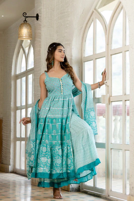 Women Solid Viscose Rayon Anarkali Kurta4
